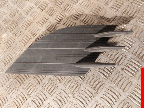 Cache antibrouillard grille
