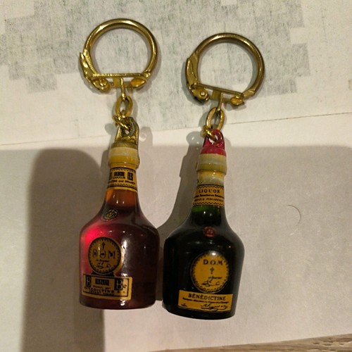 Porte clé liqueur dom - 2,