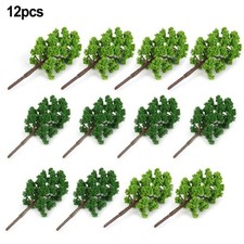 Arbres verts clairs et foncés