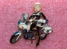 T19 Pins F WALTHERY PIN UP A MOTO POLICE Policière Sexy Brigade Motorisé BM