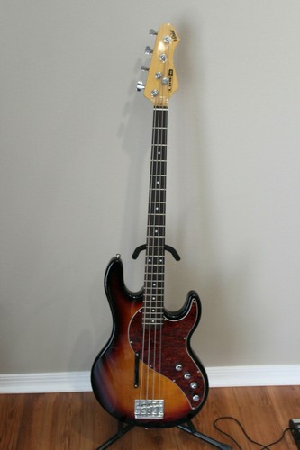 Line variax bass 700 - line,