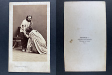 Disdéri, Paris, Pauline Viardot mezzo-soprano et compositrice, avec Michot.  Vin