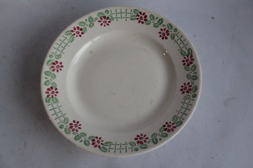Assiette sur pied faïence