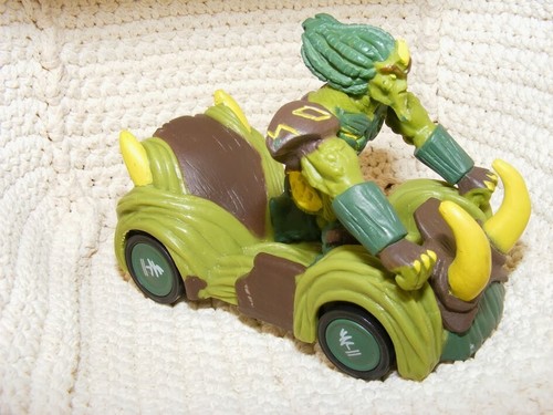 Figurine voiture gormiti car - figurine+voiture,
