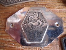 2 badges automobiles Saint