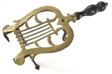 ANCIEN REPOSE FER A REPASSER EN FORME DE LYRE OLD LYRE-SHAPED IRON-SHAPED REST 
