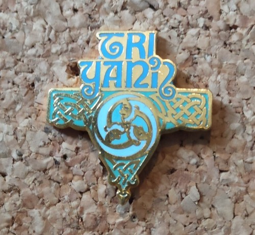 Pin tri yann - tri, folk