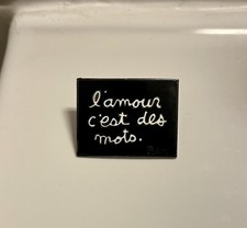 Pin's : L’amour c’est des