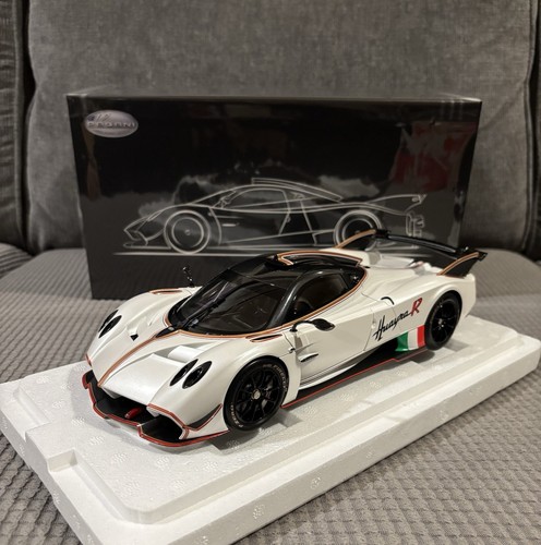 Lcd models pagani - 1/18,