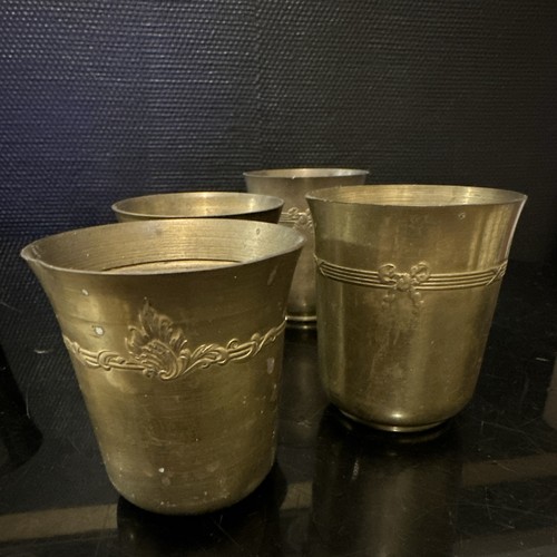 Lot gobelets en métal - de,