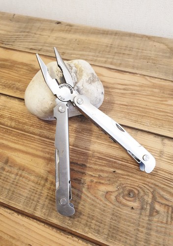 Couteaux multi fonction - , en