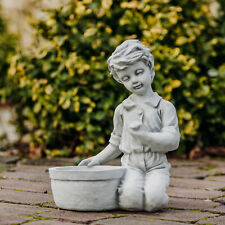 Garçon avec jardinière