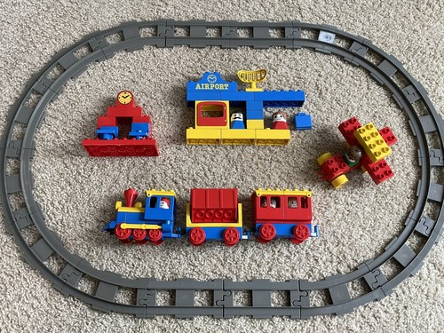 Duplo train station oval - train,, station,
