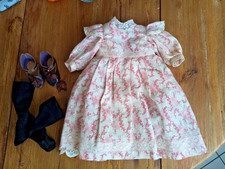 ancienne robe et chaussures de