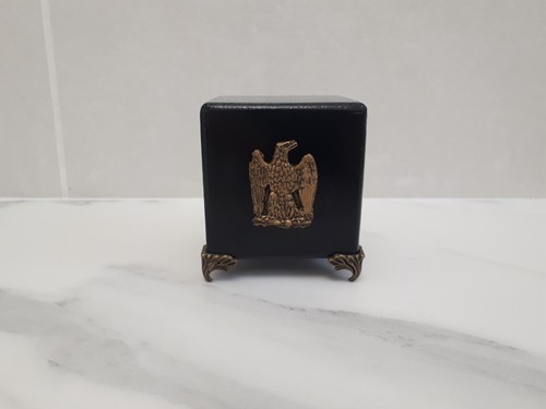 Socle peint noir brillant - en,