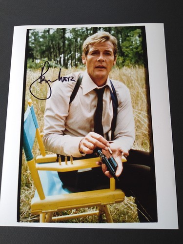 Photo signée sir roger moore - photo,