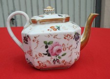 théiere ancienne porcelaine décor dorure et fleurs napoléon III ?