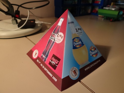 Pyramide déco pub - , cola