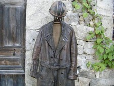 RARE VESTE MOTO 3/4 CUIR AVEC 3 INSIGNES DONT TERROT ET MCA   AN 30 AVEC CASQUE