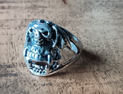 Bague gothique tête mort - de,