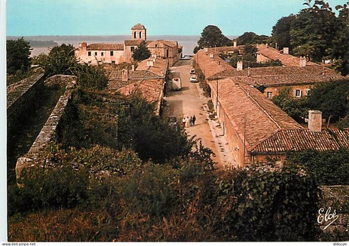 Carte postale blaye - -,