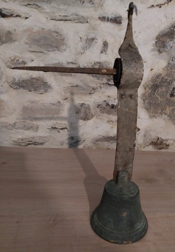 Petite cloche ancienne - petite,