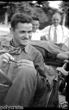 Militaire américain ? assis jeep pipe main - Ancien négatif photo an. 1940