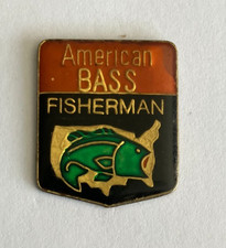 60 - Pin's PECHE PECHEUR DE BAR AMERICAIN - FISHING AMERICAN BASS FISHERMAN