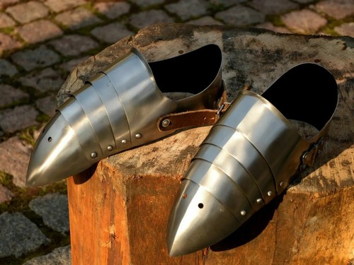 Paire chaussures armure - de, d'armure