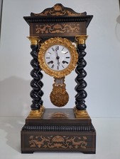 Pendule à colonnes torsadées