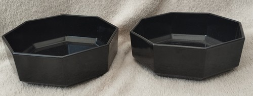 Anciens petits plats noir - petits,
