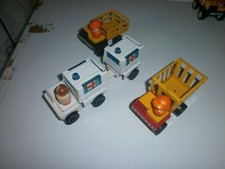 LOT de 3 véhicules VULLI dont ambulance ressemblent aux KOSTO