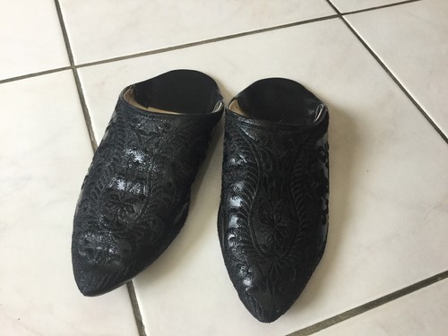 Babouches cuir noir marocaines