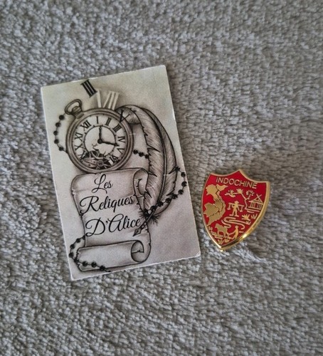 Petite insigne association