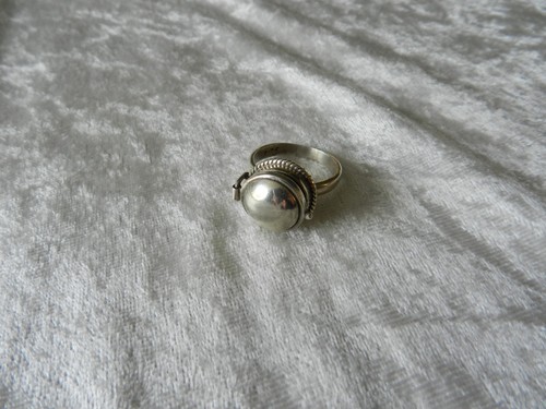 Bague poison chevalière - , en
