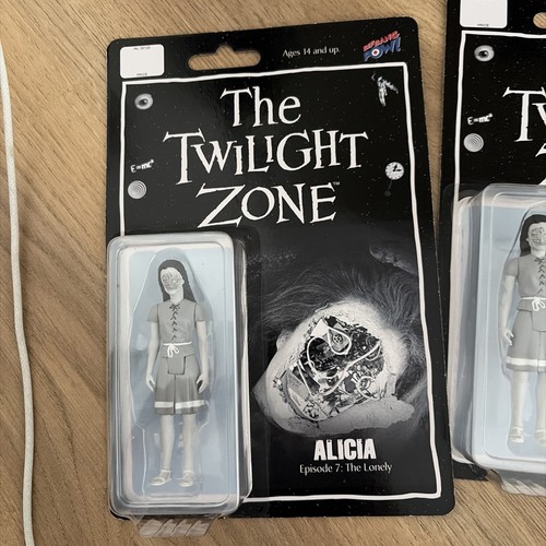 Figurine alicia noir blanc - alicia, &