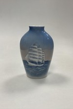 Vase Bing Et Grondahl Avec Bateau À Voile No. 1302/6239