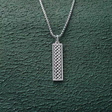 Collier pendentif barre verticale nœud celtique pour homme en or blanc 14 car...