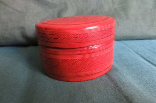 Ancienne boite ronde - , laquée