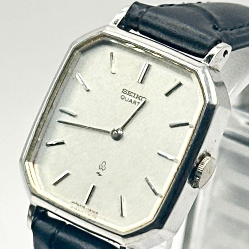 Montre carrée octogonale - , à