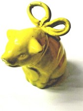 ANCIENNE TIRELIRE A CASSER PETIT COCHON JAUNE GRES VERNISSE COCARDE NUMEROTE 34