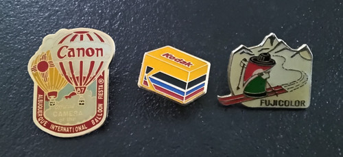 Pin lot 3 photos - pin’s, de