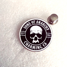 Pin's lapel pin pins Moto Serie Biker SONS OF ANARCHY CHARMING CA ESt 1967 Crane
