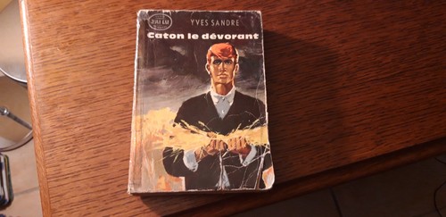Caton dévorant yves - dévorant,