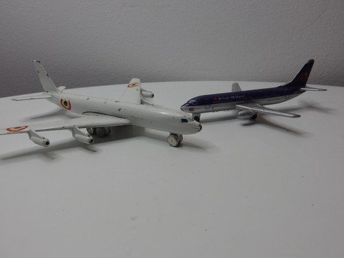 Lot deux miniatures - lot,