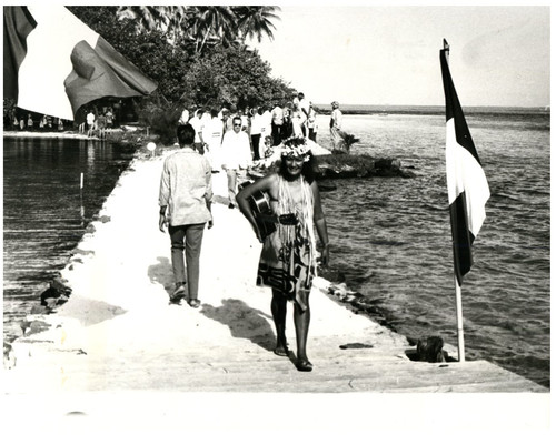 Atoll mururoa base - de, mururoa,