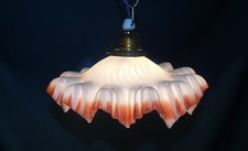 ANCIENNE SUSPENSION LUSTRE . TULIPE EN OPALINE JUPONNEE A DENTELLES  ø 29cm