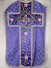 Chasuble de prêtre reliquaire violet broderie cornely