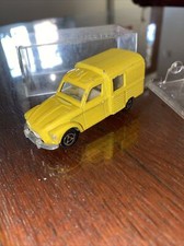 Majorette Acadiane N235 En