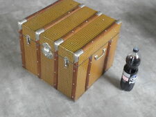 grand coffre vintage voyage bagage table basse couverture boîte rangement meuble TV rétro